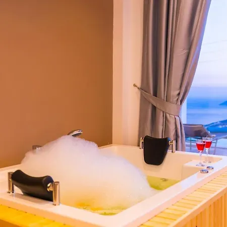 Vila Merkeze Yakın , Deniz Manzaralı , Jakuzili Kaş