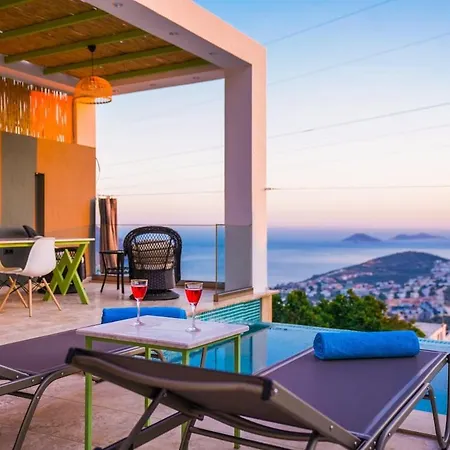 Merkeze Yakın , Deniz Manzaralı , Jakuzili Kaş
